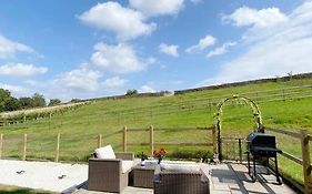 Luxury Detached Peak District Stone Barn - Dog Friendly