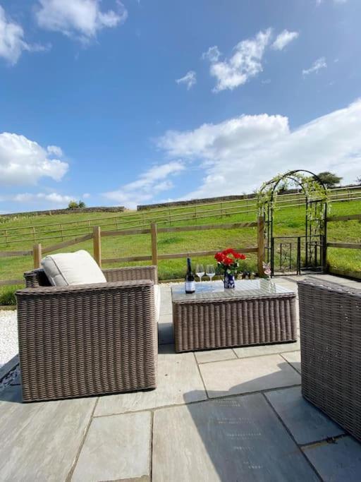 Luxury Detached Peak District Stone Barn - Dog Friendly Villa Hazelwood Exterior photo