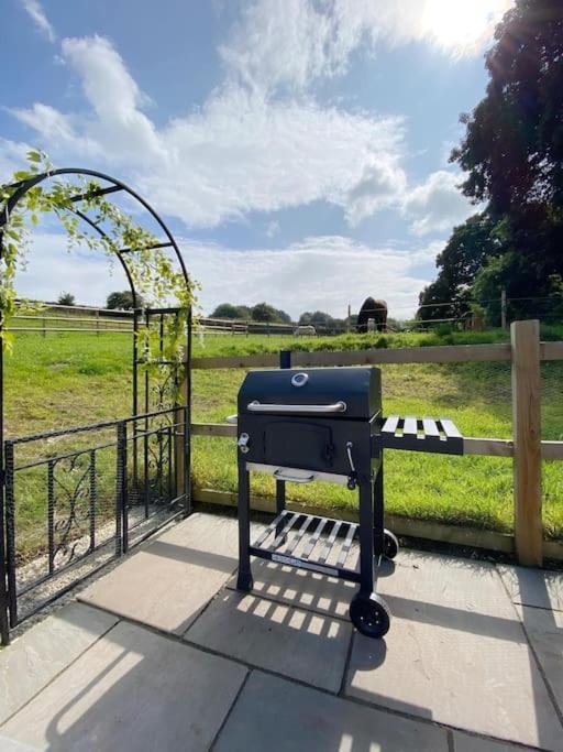 Luxury Detached Peak District Stone Barn - Dog Friendly Villa Hazelwood Exterior photo