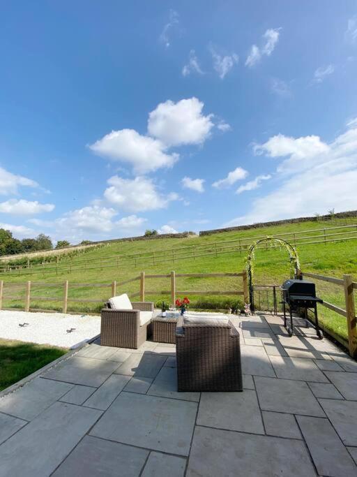 Luxury Detached Peak District Stone Barn - Dog Friendly Villa Hazelwood Exterior photo